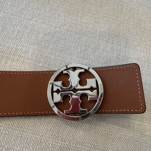 NWOT Tory Burch Reversible Leather Belt with Silver Logo Emblem Buckle